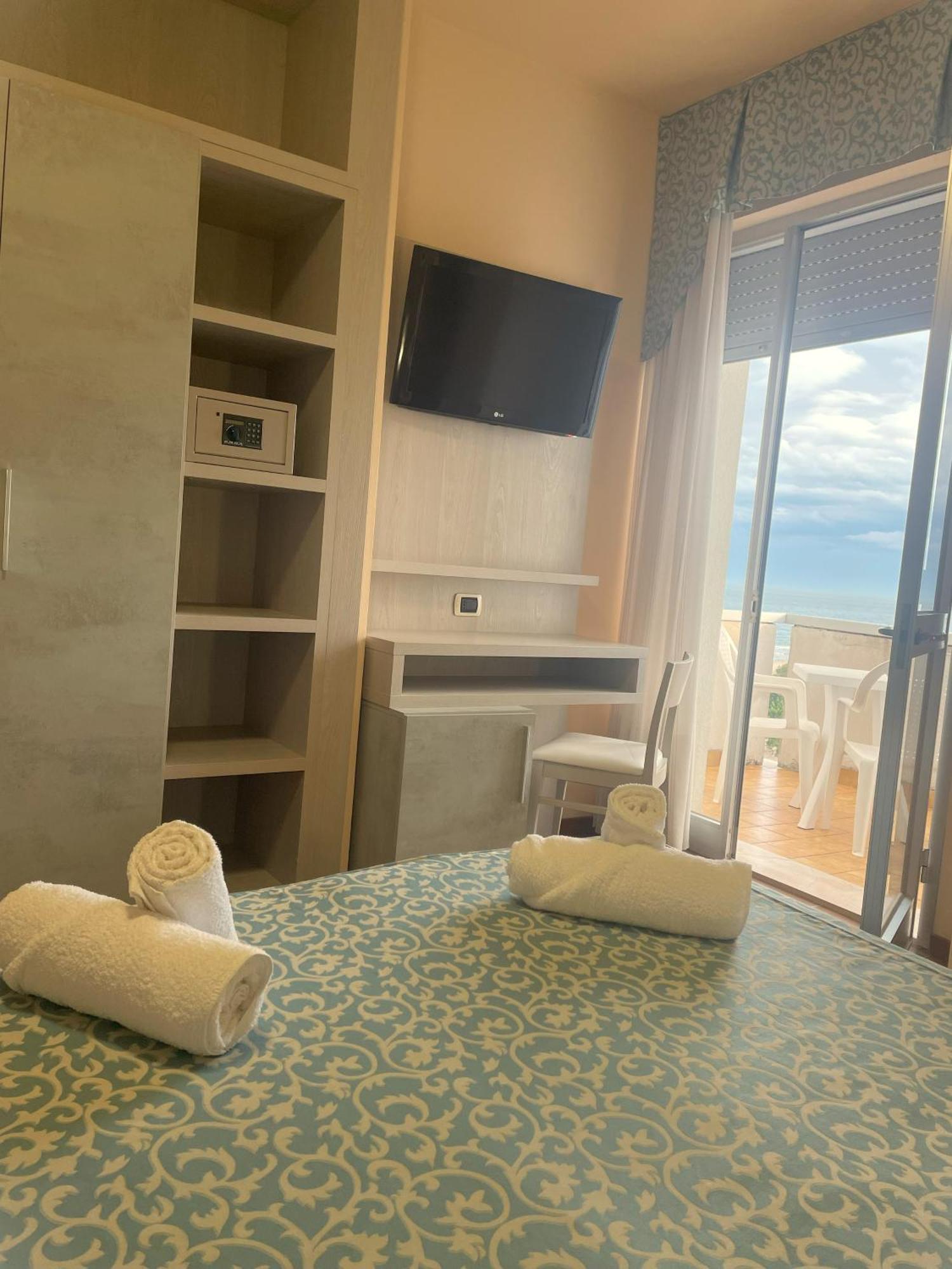 Hotel Costa Verde Tortoreto Εξωτερικό φωτογραφία